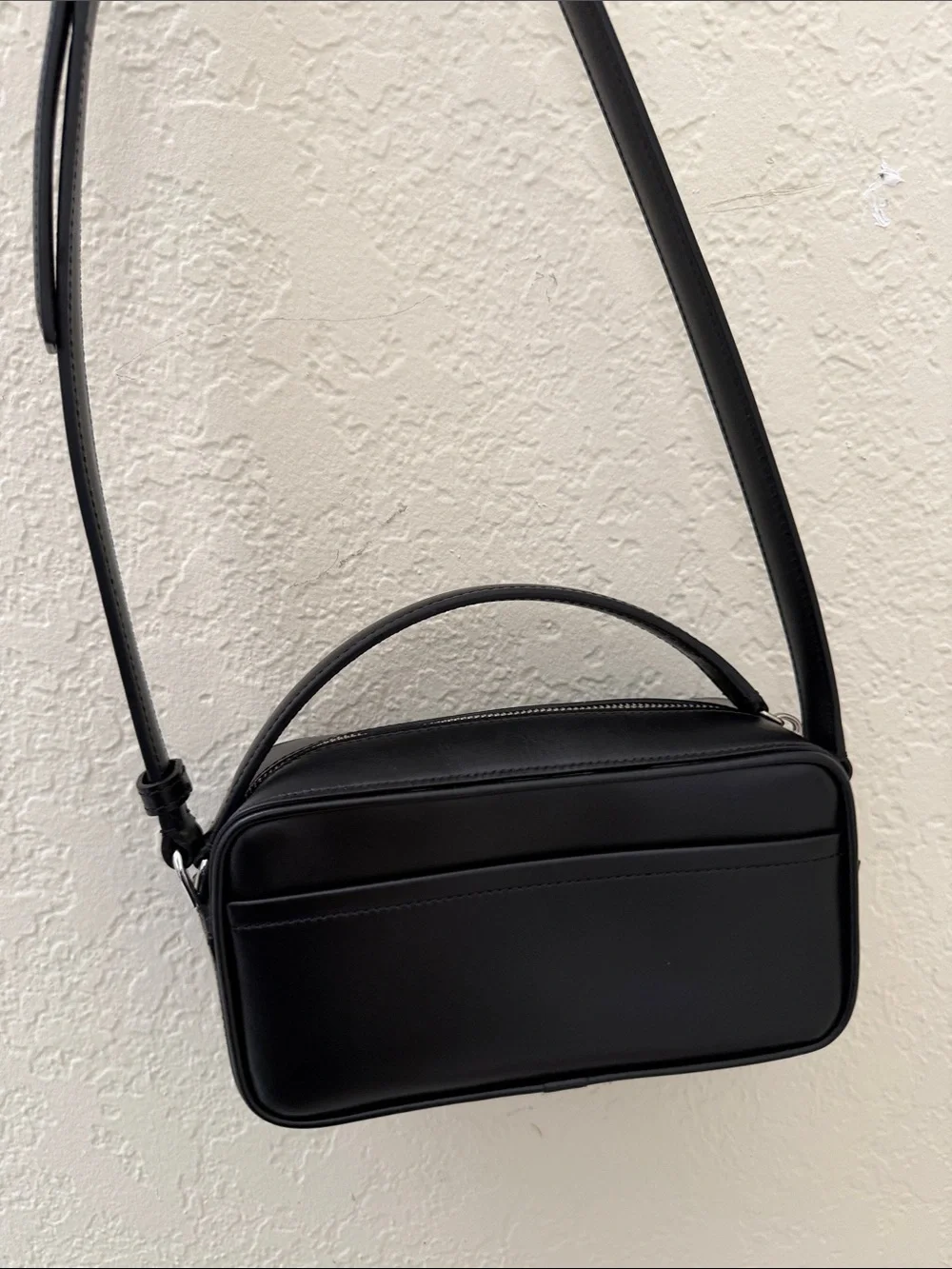 Jacquemus streamlined black